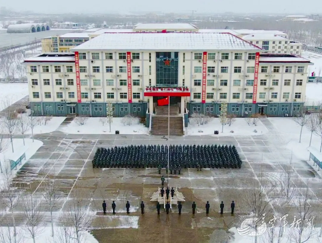 在战火硝烟中诞生这个场站,是一个团结战斗的集体.