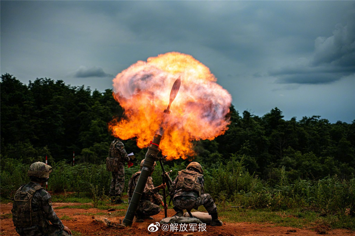 高清大图!陆军第75集团军某旅组织迫击炮实弹射击考核