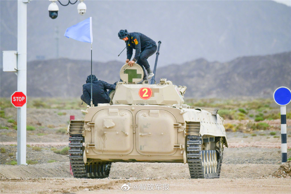 "苏沃洛夫突击"单车赛第二轮 - 中国军网