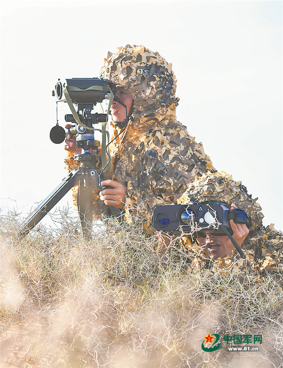 侦察兵展开侦察作业.