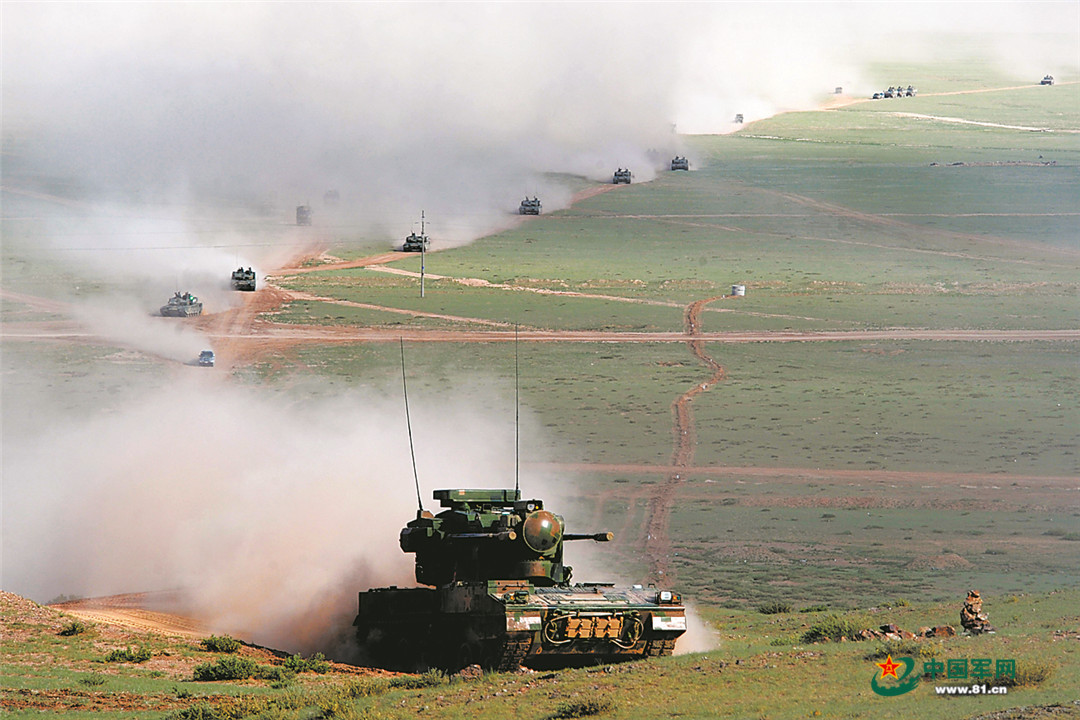 第82集团军某合成旅多兵种实弹演练掠影