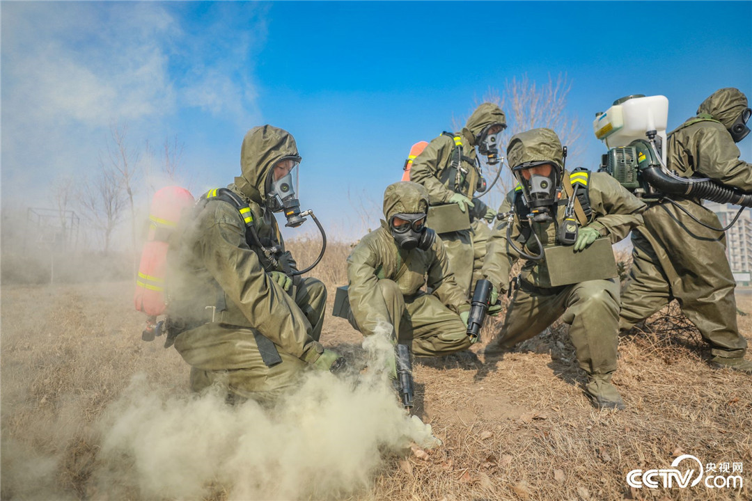 步步惊心丨直击武警防化兵多特情毒剂侦检现场 - 中国军网