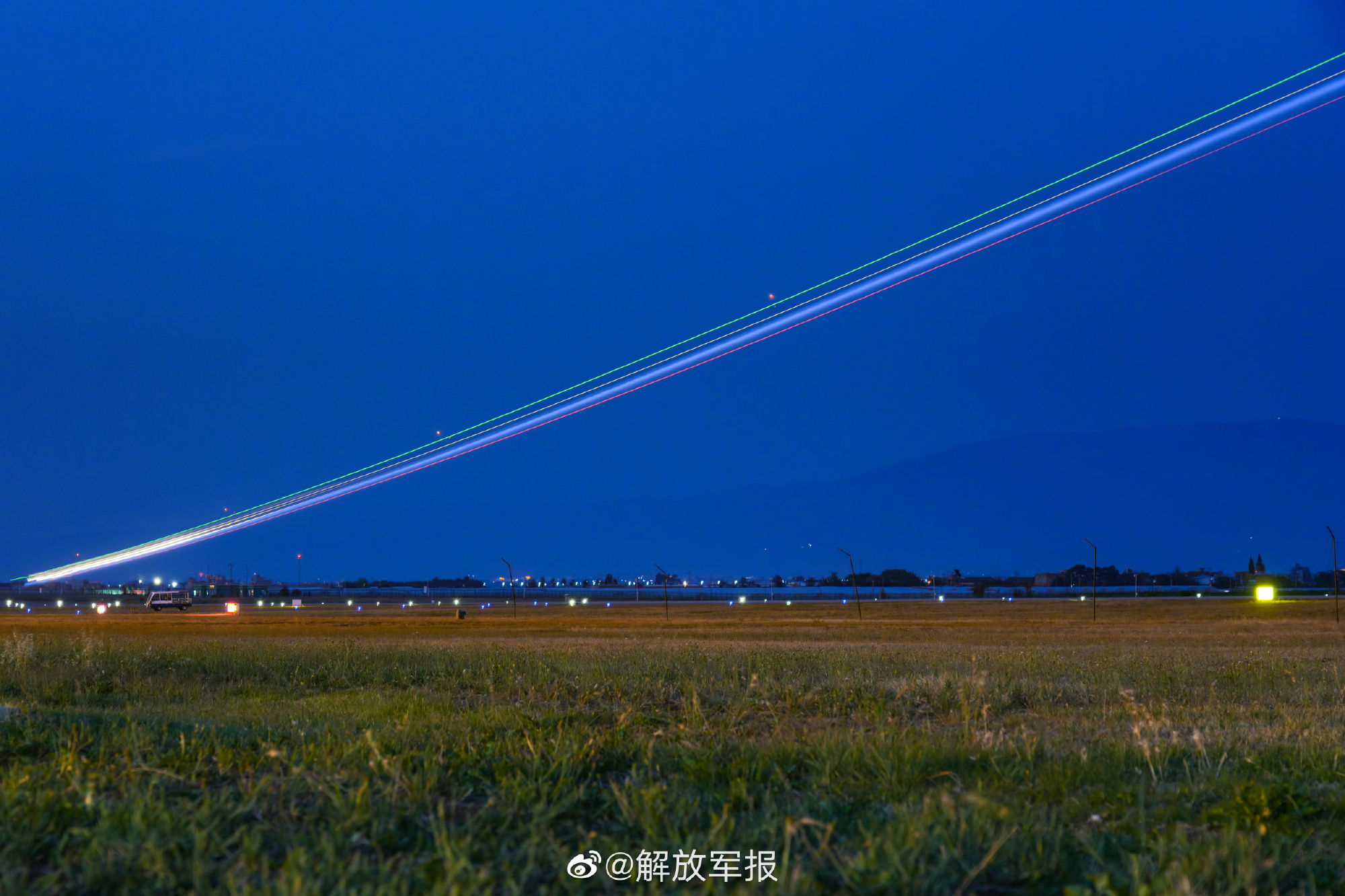 歼10c光影大片绚丽