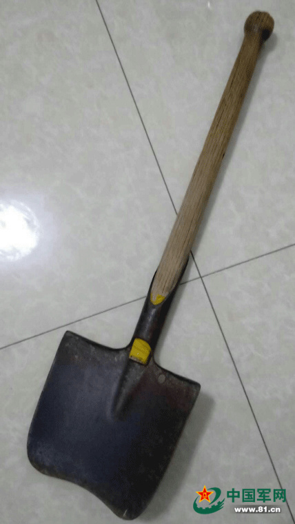 百年征程铁血军魂父亲从朝鲜战场带回的小铁锹