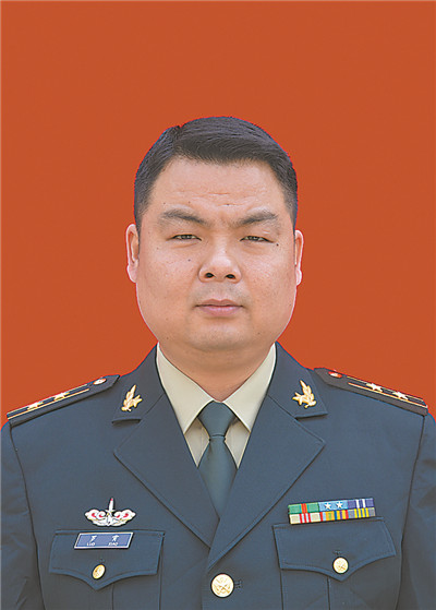 全国拥政爱民模范罗霄:甘为人民致富筑坦途