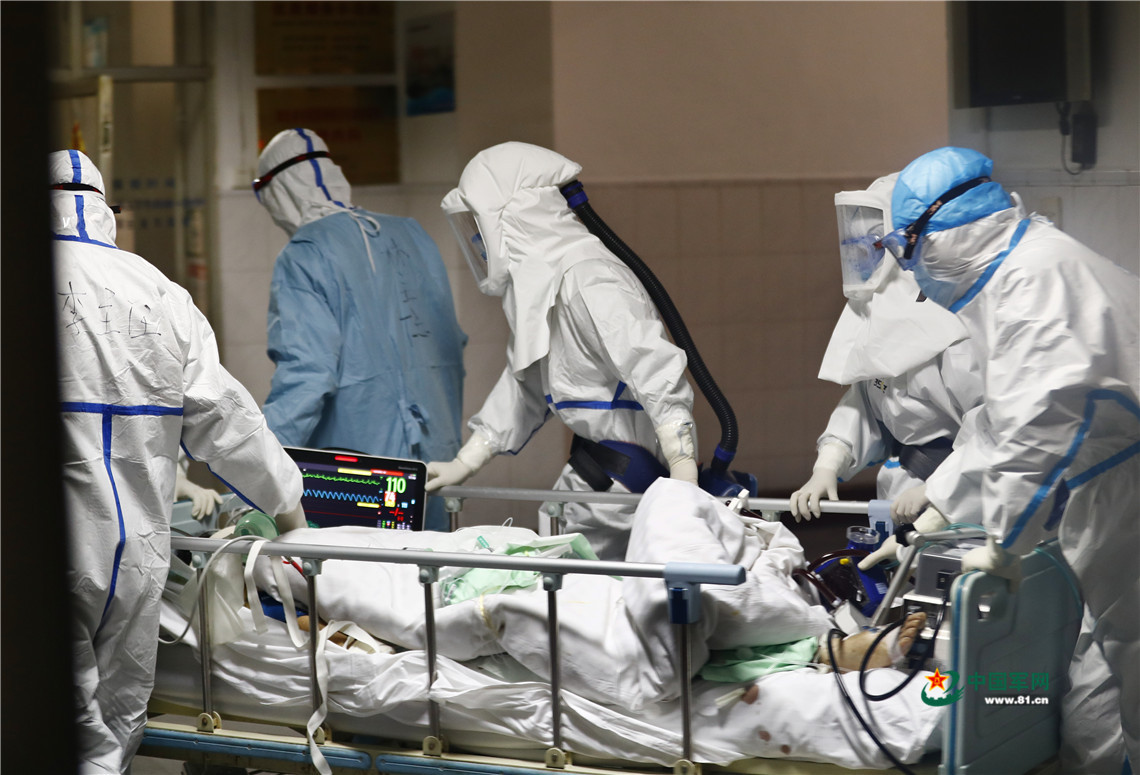 中部战区总医院抗疫一线医护人员群体:把人民利益举过头顶
