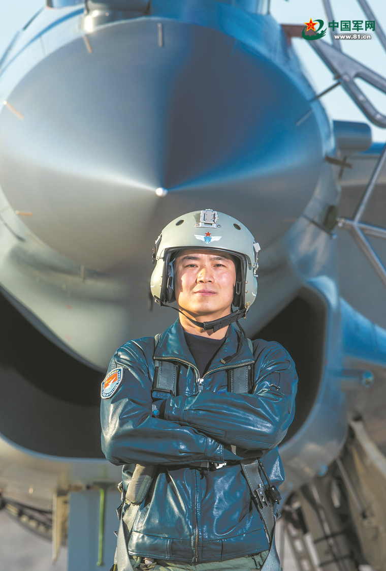 空军航空兵某旅副参谋长尤鹏飞:空战王牌的"金头盔"航迹 - 中国军网
