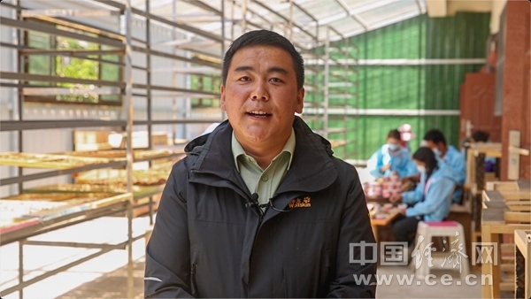 "拉巴次仁说,"后来我们仔细研究,新扎村有