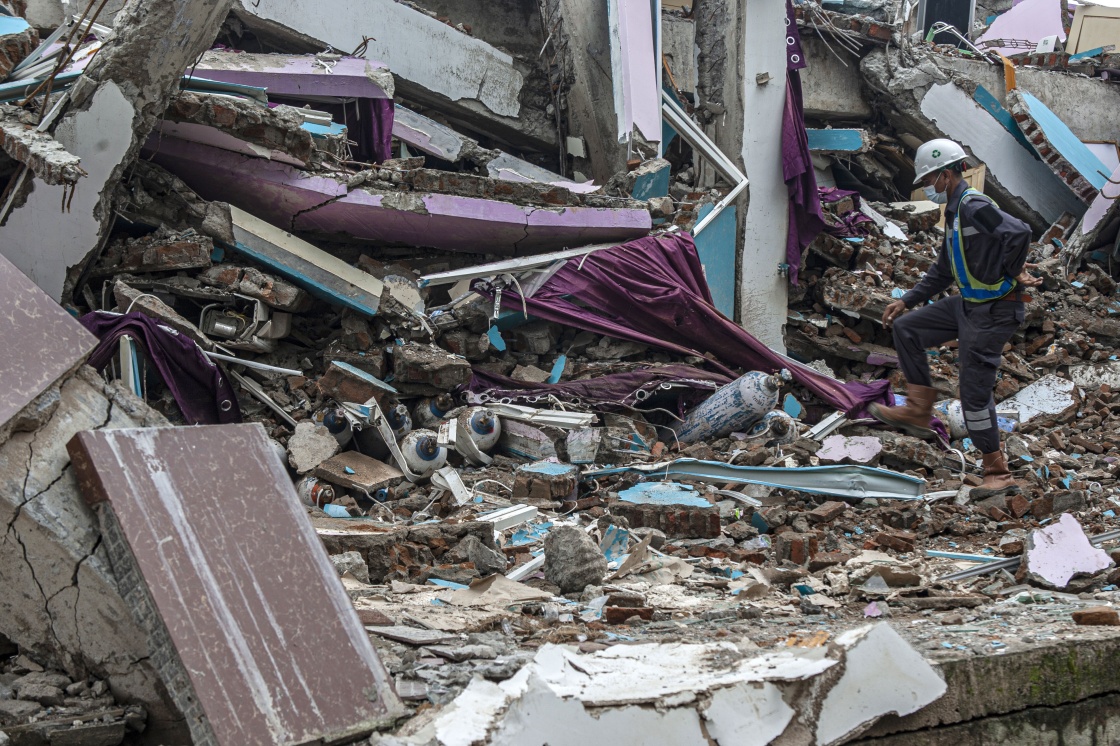 印尼地震死亡人数升至56人 救援工作紧张展开 - 中国军网