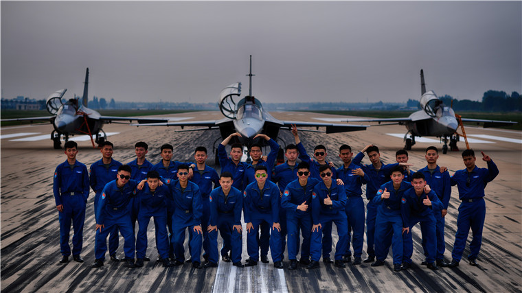 院校与部队无缝衔接!空军跨代飞行学员顺利毕业