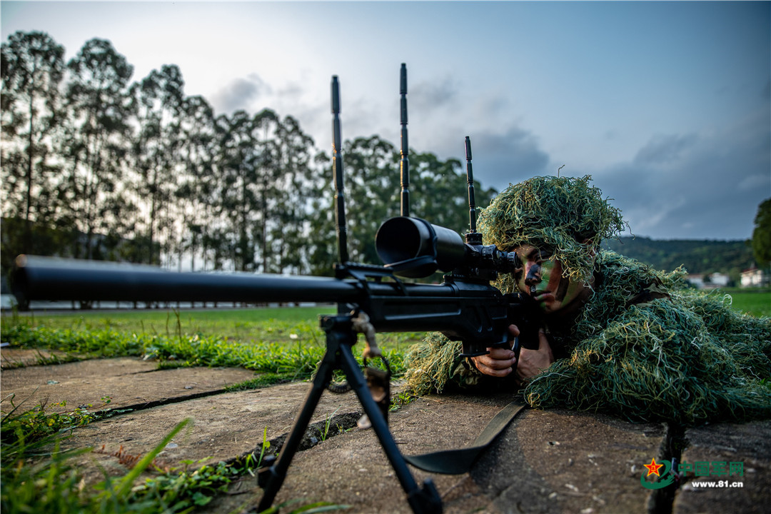 高清大图丨这对幽灵搭档告诉你武警狙击手是如何炼成的