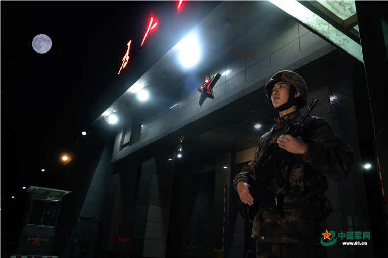 元宵佳节,他们这样守护团圆…… - 中国军网