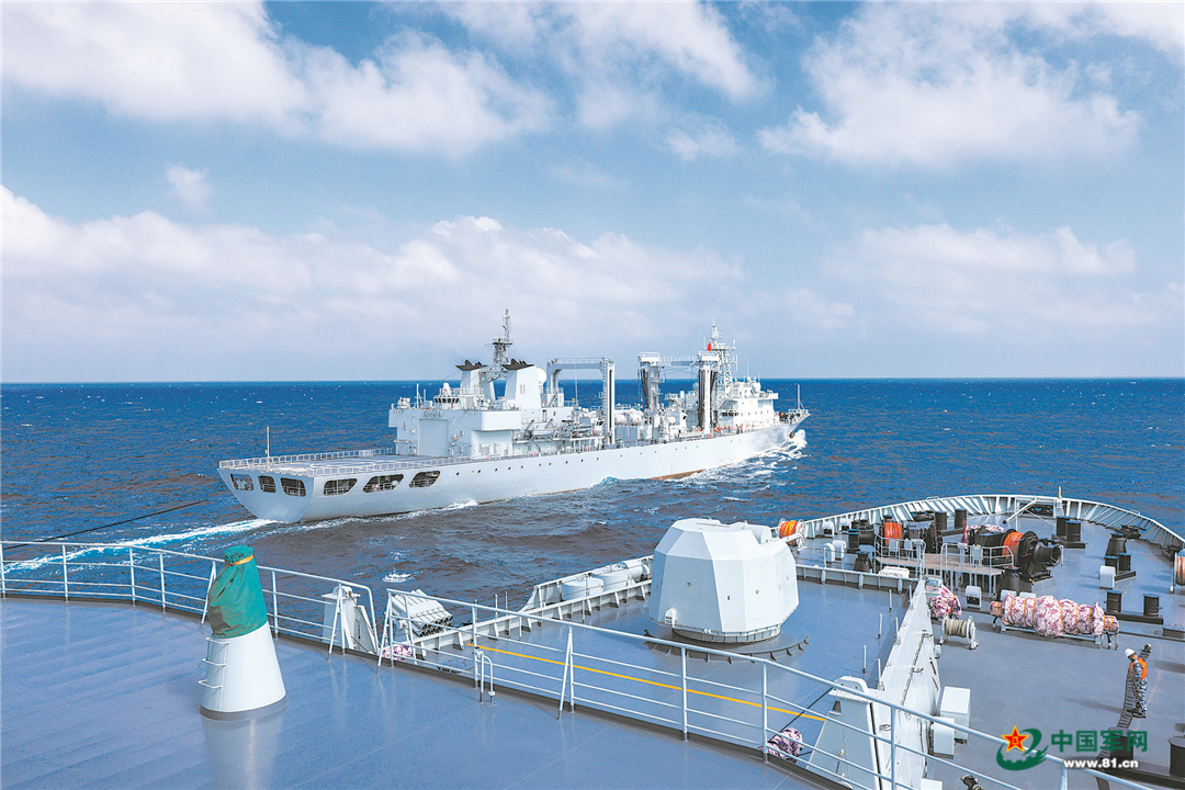 围观海军某登陆舰支队舰艇编队实战化演练掠影 - 中国军网