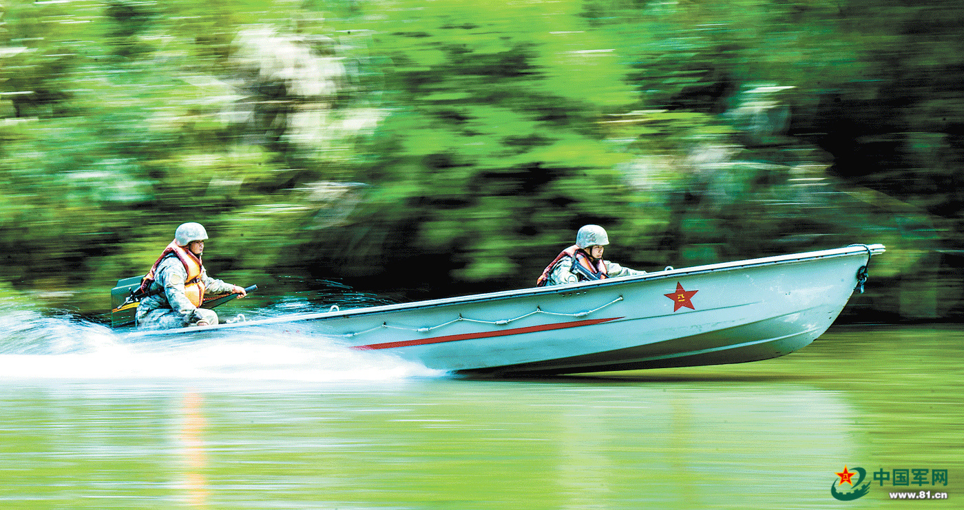 陆军某旅工兵分队开展冲锋舟操作手训练考核