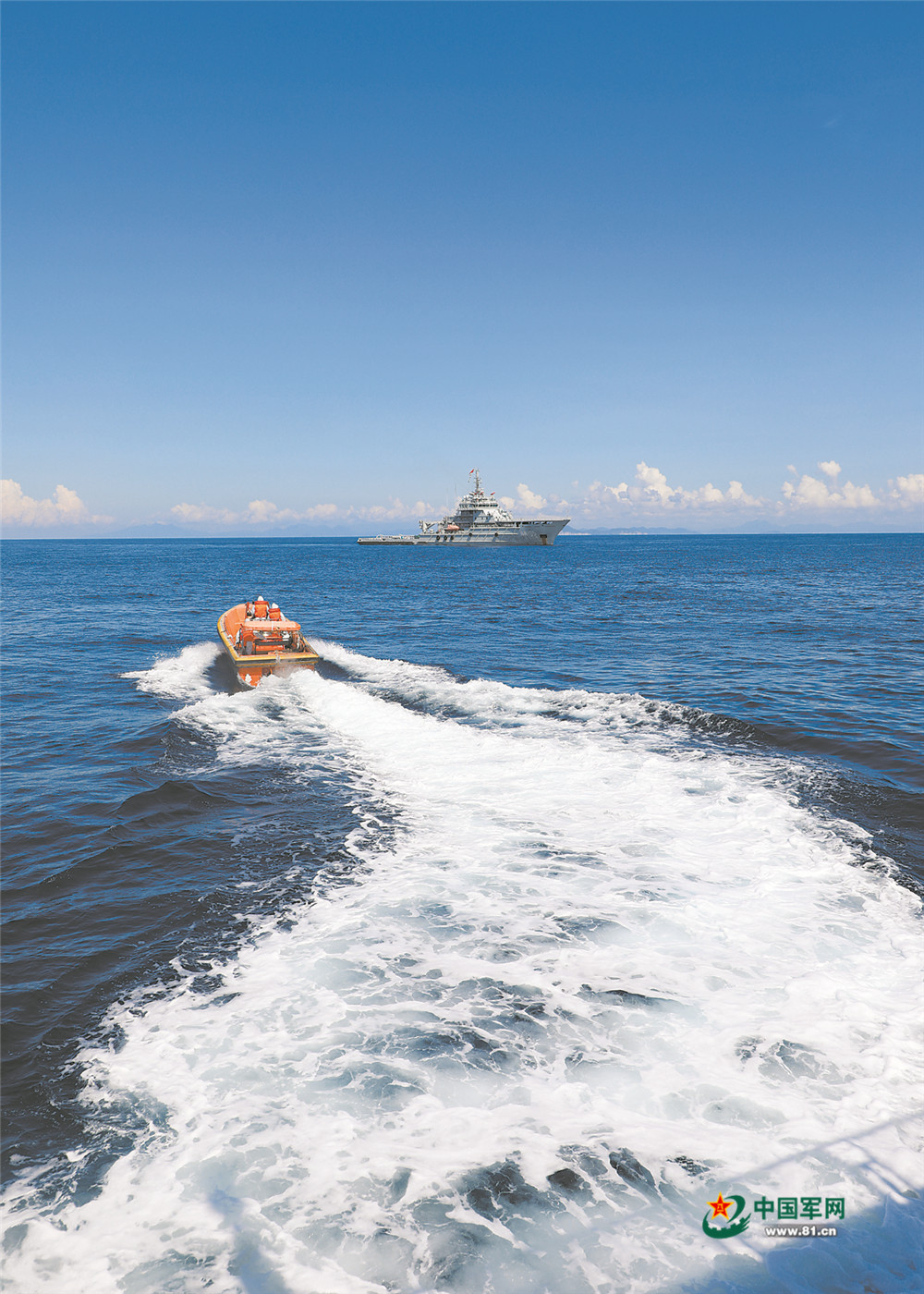 南部战区海军某勤务船大队海上医疗救护训练掠影