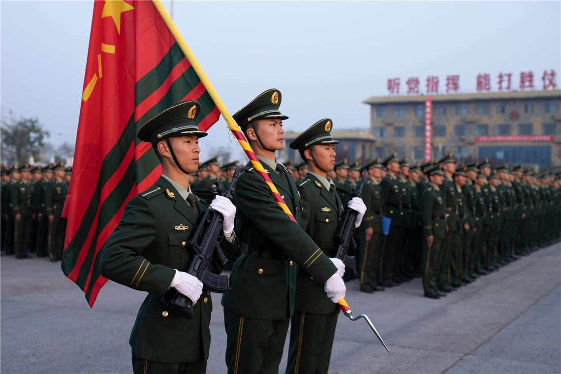 武警工程大学新学员举行宣誓授衔仪式