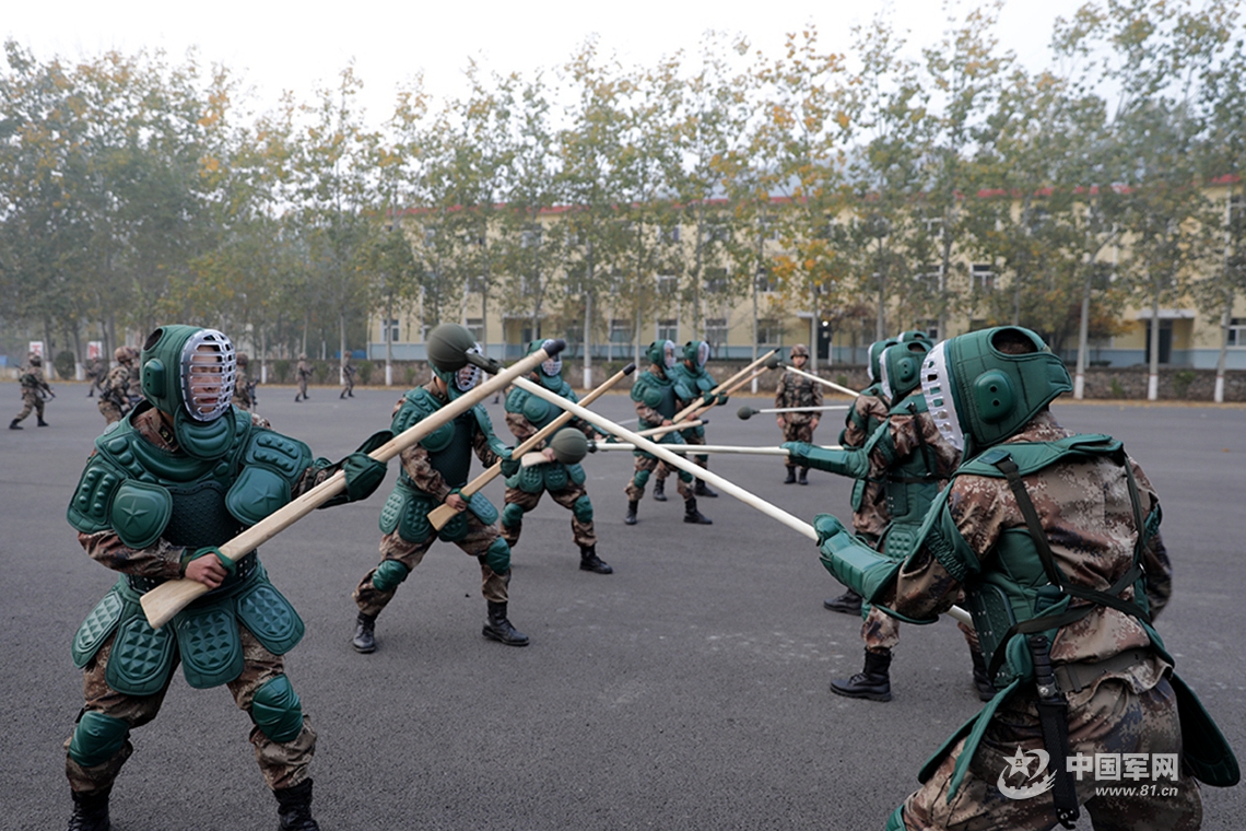 杀声震天!直击第81集团军某合成旅刺杀训练