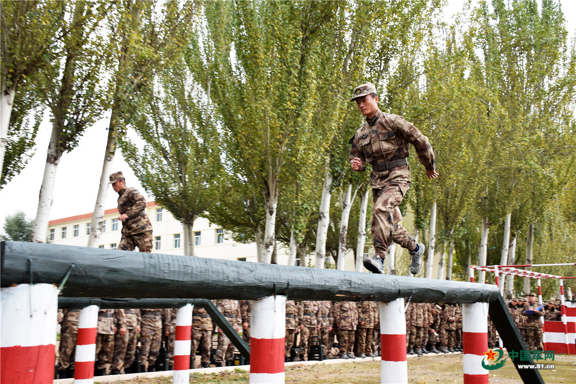 跟着新排长一起解锁400米障碍新姿势吧!