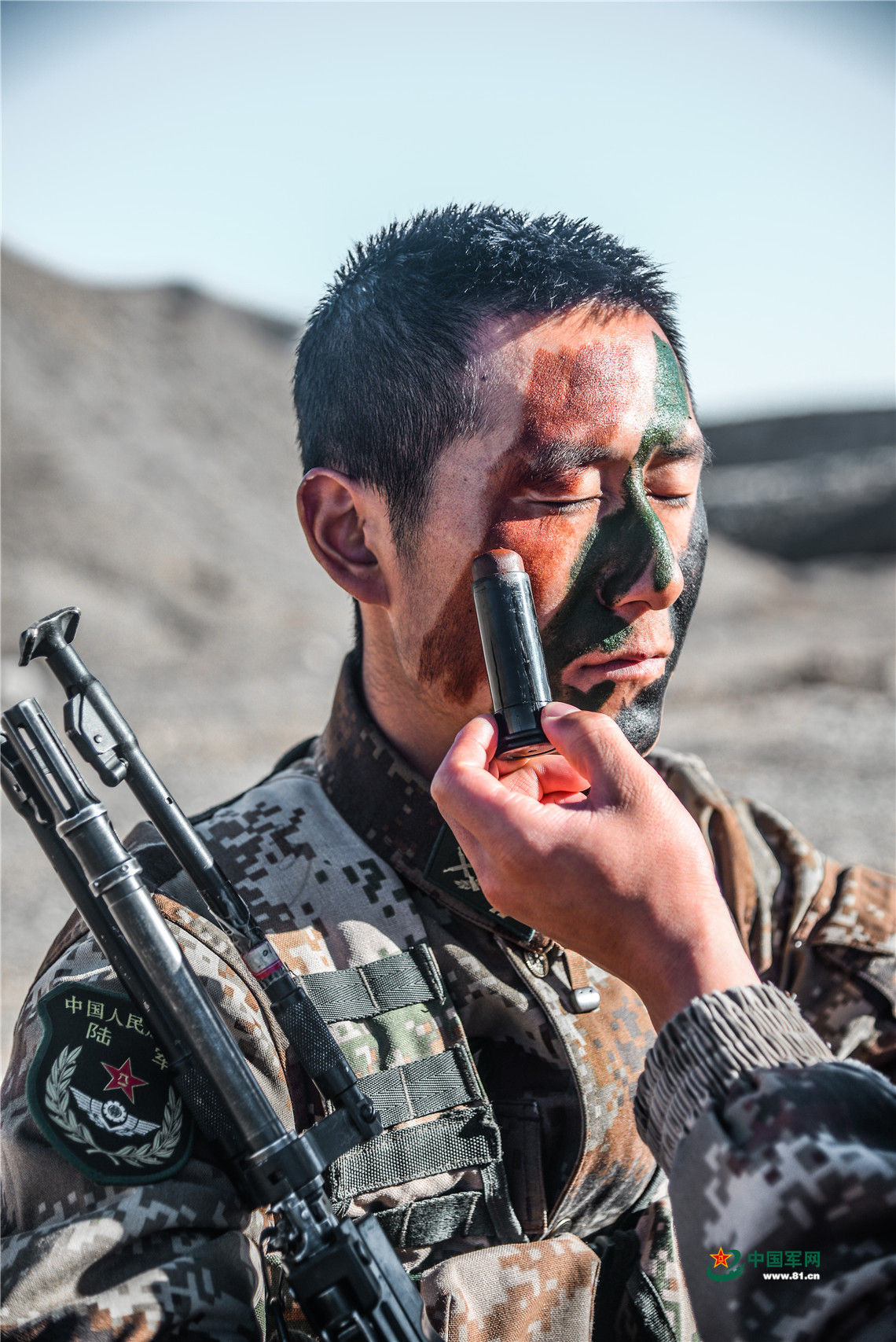 向他致敬!幕后的"枪王"要退伍了