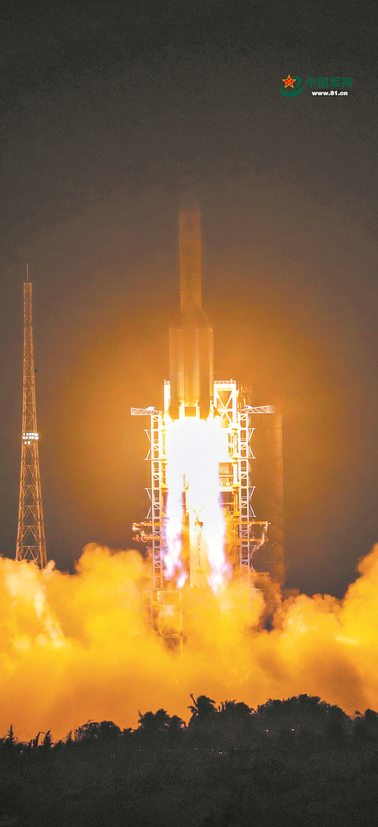 我国在文昌航天发射场用长征五号遥五运载火箭成功发射嫦娥五号探测器