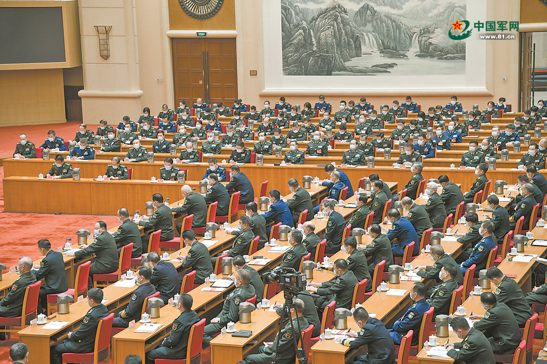 两会现场影像|军队代表委员履职尽责建言献策