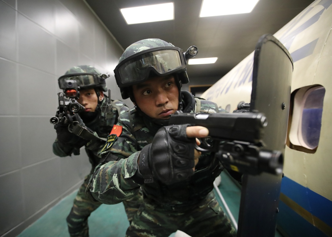 锻造能打胜仗的特战尖兵——记武警广东总队机动支队某中队中队长彭星