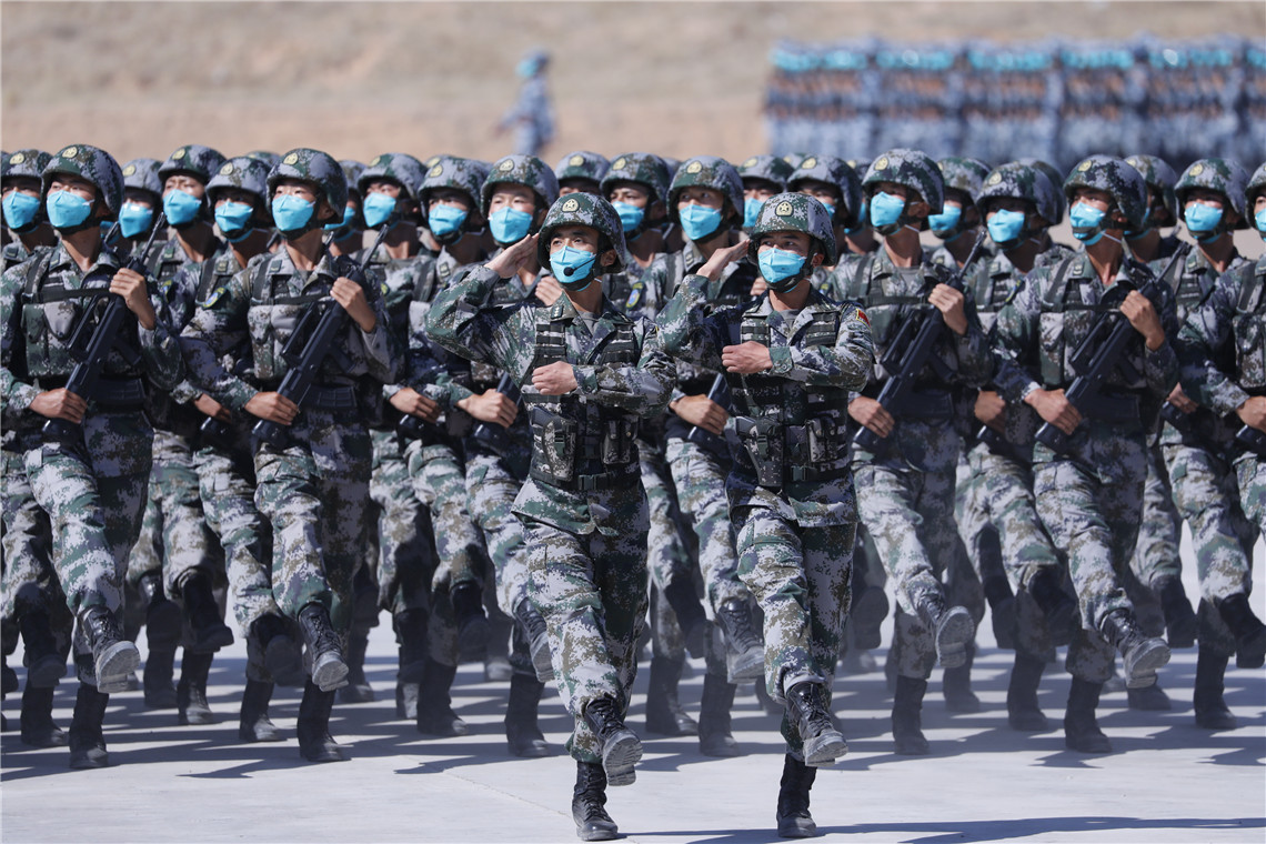 8月9日在"西部·联合-2021"演习开始仪式分列式上拍摄的陆军特种部队