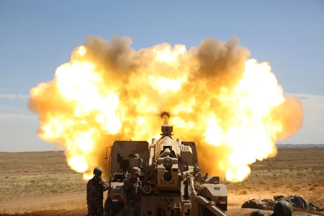 演习回眸丨新型火炮亮相!编织密集火力网 - 中国军网