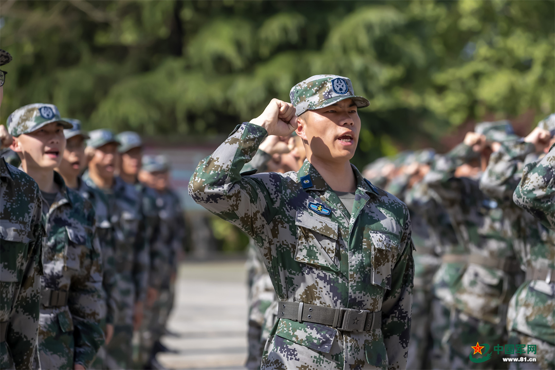 湖北省军区开展管理岗位文职人员集训 - 中国军网