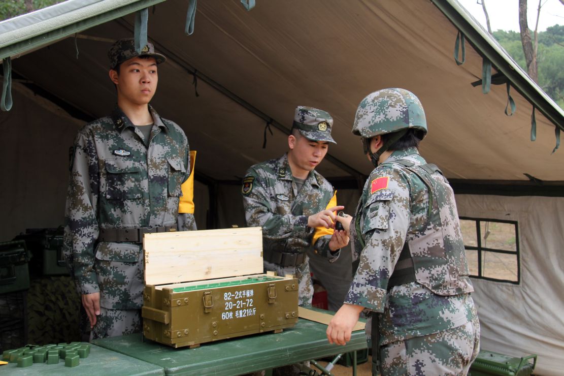 军医军护的"双实"训练 - 中国军网