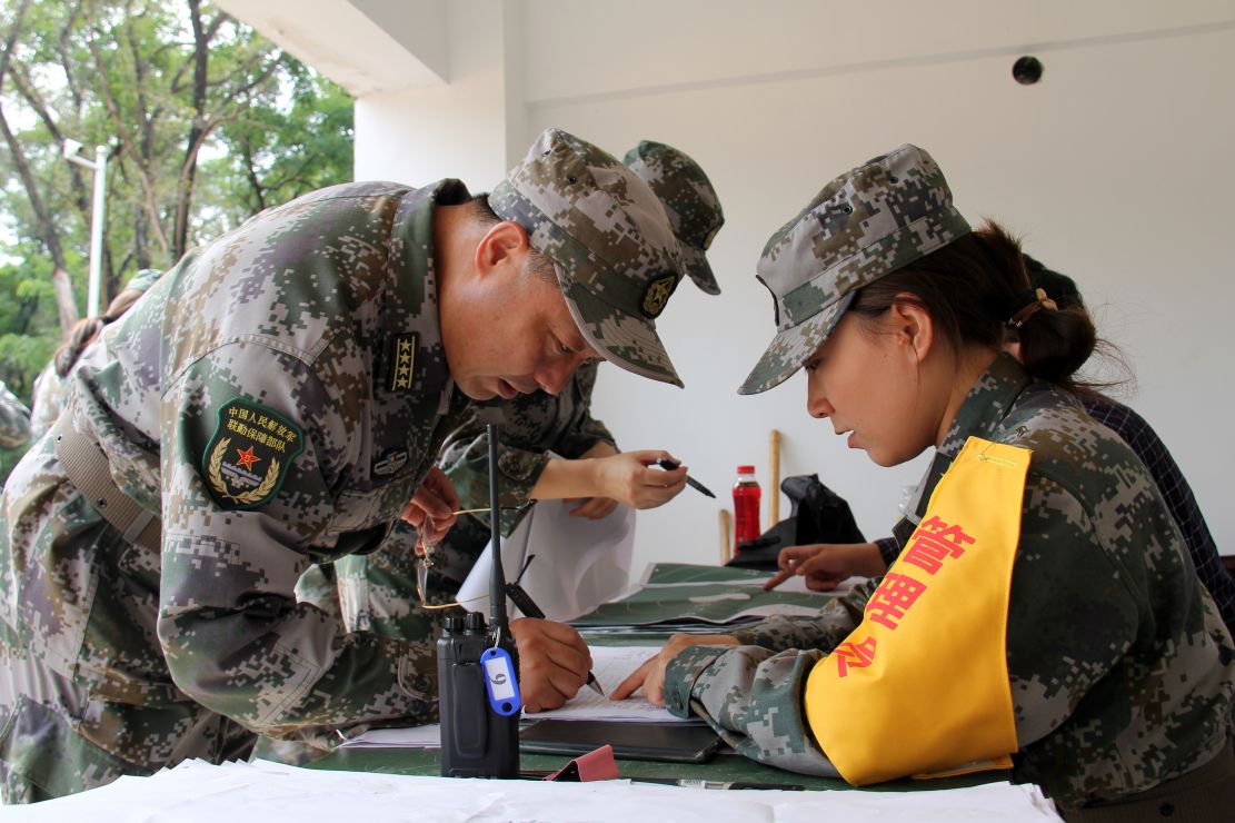 军医军护的"双实"训练 - 中国军网