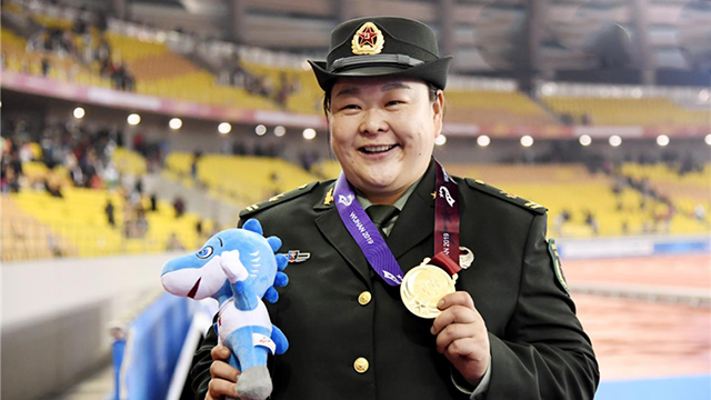 忘了冬奥会当生命只剩三年,他选择去教孩子们踢球让我们一起"保持强大