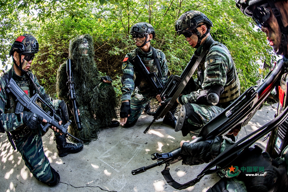 山地反恐丨看特战队员如何全歼"暴恐分子" - 中国军网