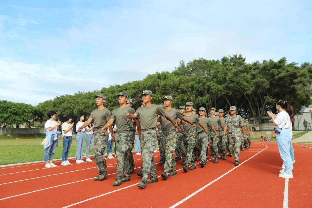 "健康使者"走进"飞龙"特战旅,官兵们乐开花了