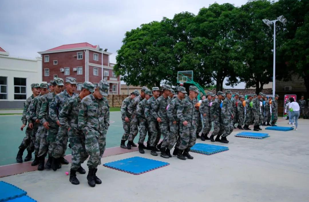 "健康使者"走进"飞龙"特战旅,官兵们乐开花了