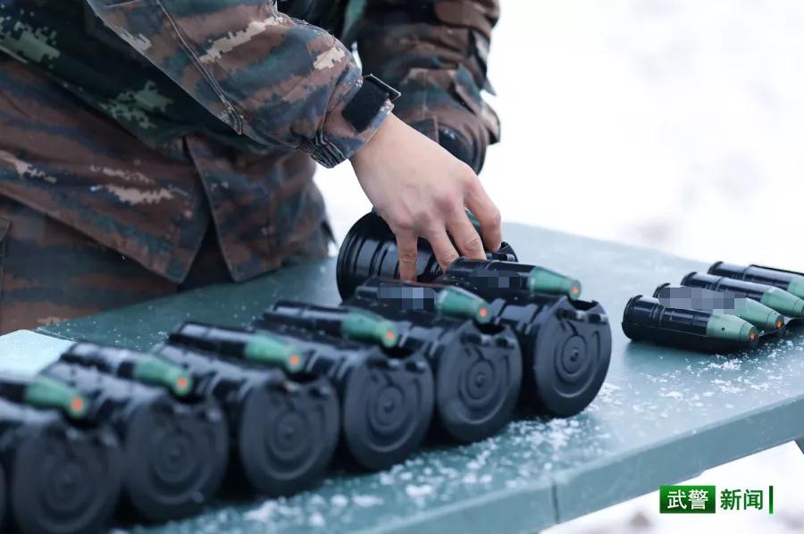 火力全开!直击武警重火器实弹射击现场