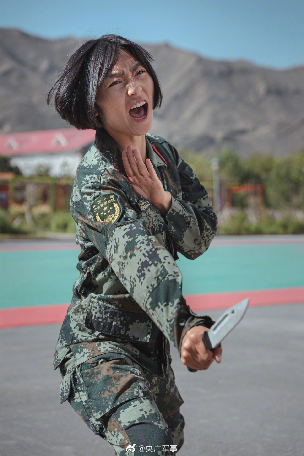 又美又飒!女子特战队员高燃壁纸来了