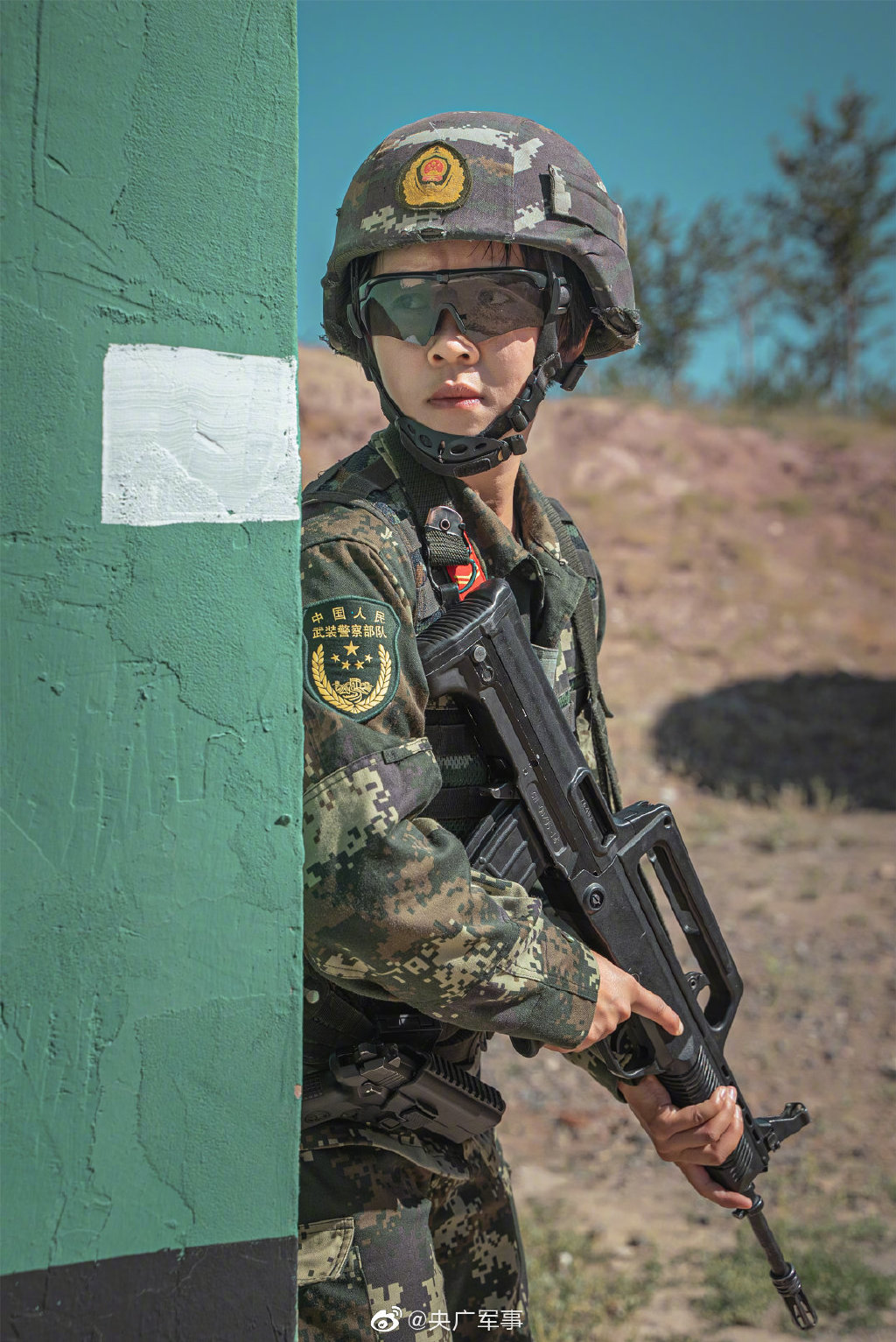 又美又飒!女子特战队员高燃壁纸来了