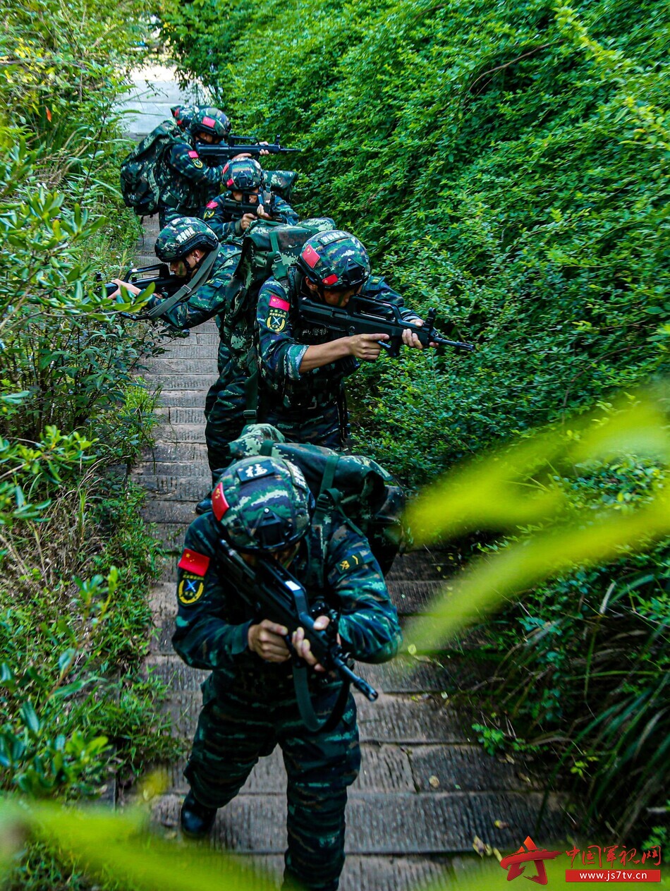 四川绵阳武警图片