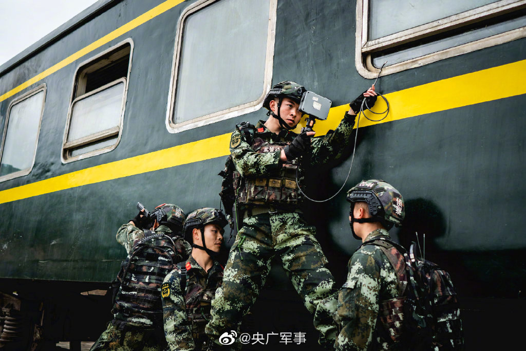 全程高能!多图实拍武警特战队员反恐演练