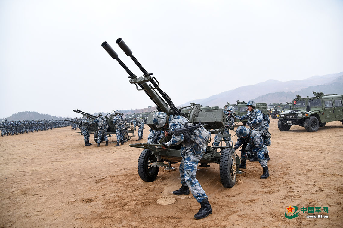 空降兵新年开训,全副武装的他们有没有帅到你 - 中国军网
