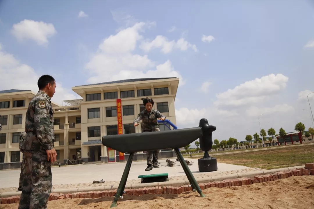 特战姐妹花在质疑声面前用努力去证明