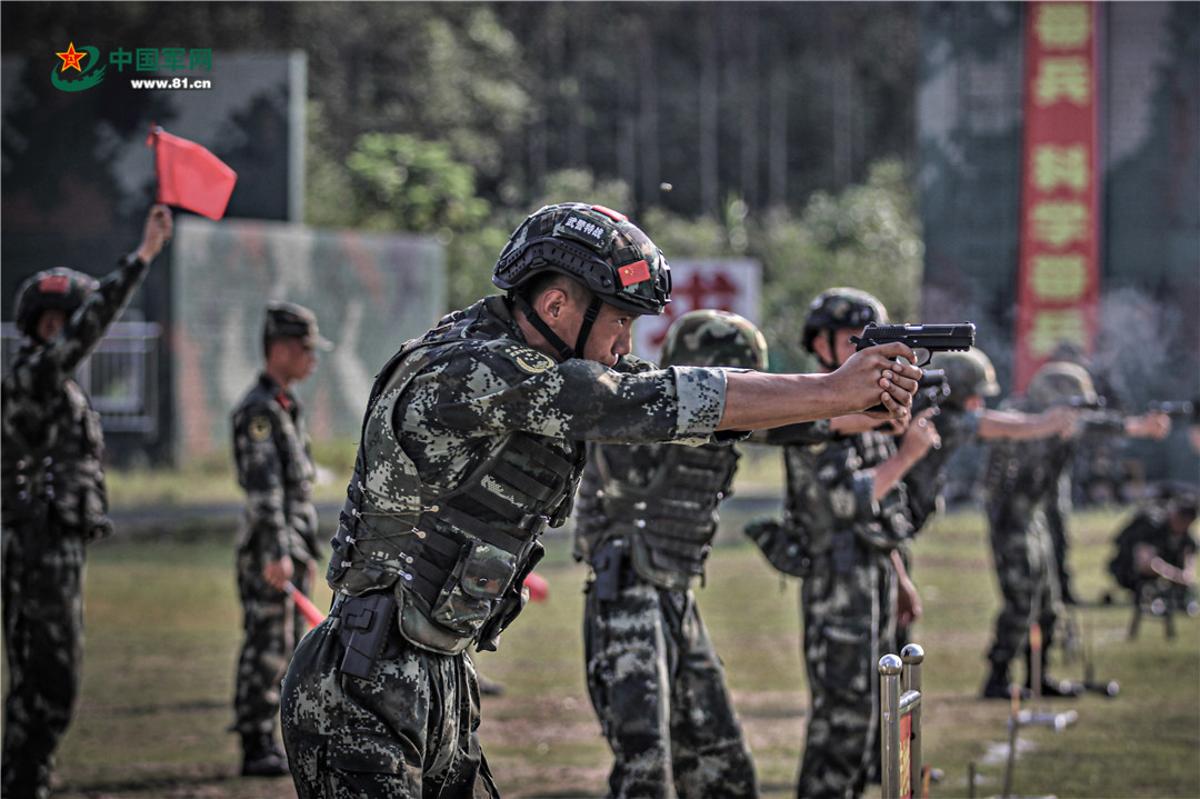 现场丨实拍武警特战队员多课目实弹射击训练