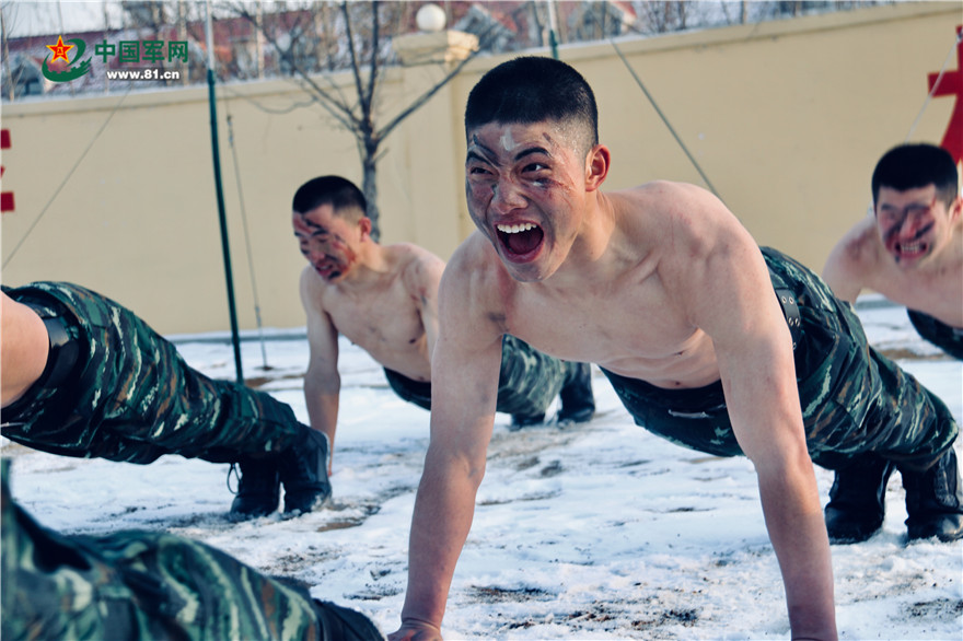 13℃武警赤膊上阵,看完热血澎湃!