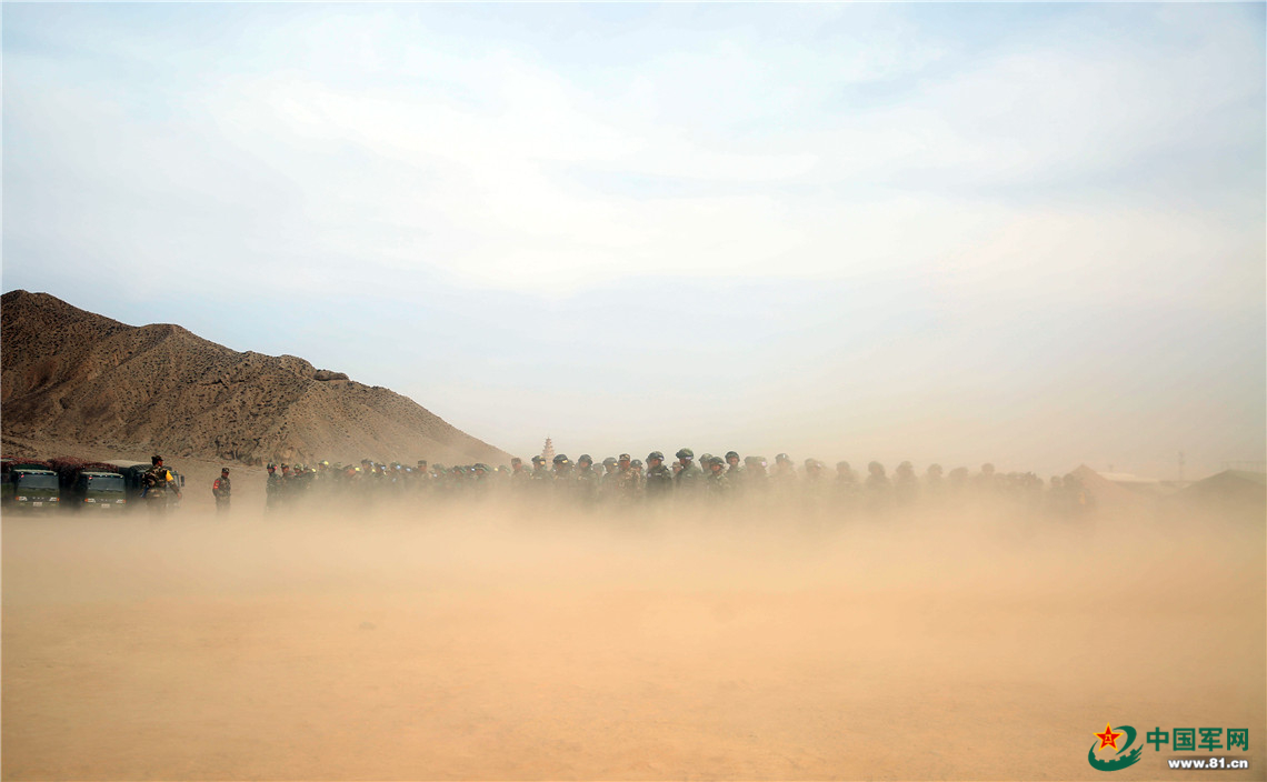 风沙起丨77张图见证特战队员生死蜕变的7天7夜