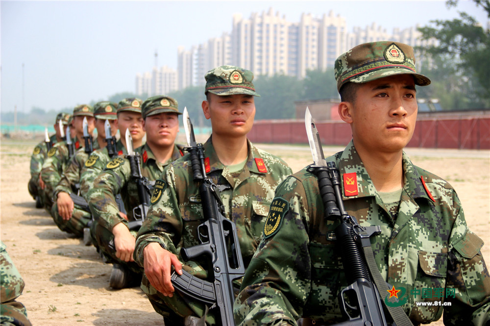 杀声震天:武警战士用刀锋奏响强军战歌