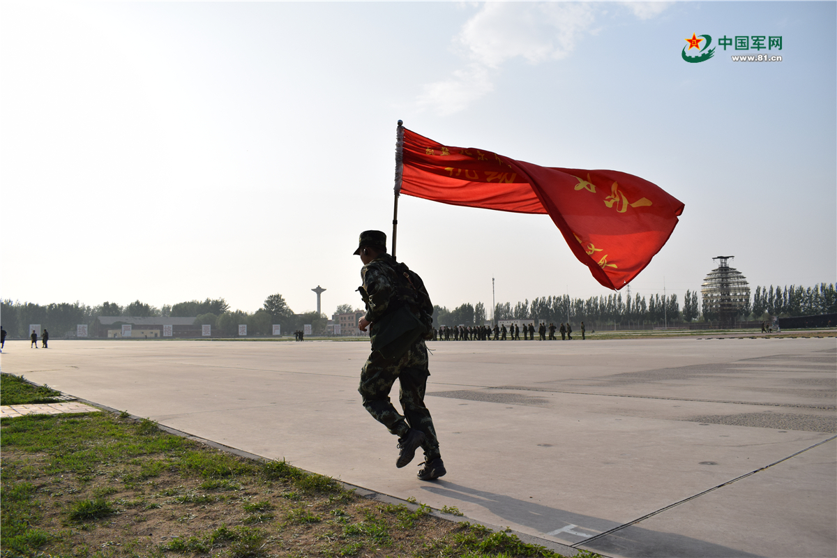 这些武警战士的背影,你有没有被感动到? - 中国军网