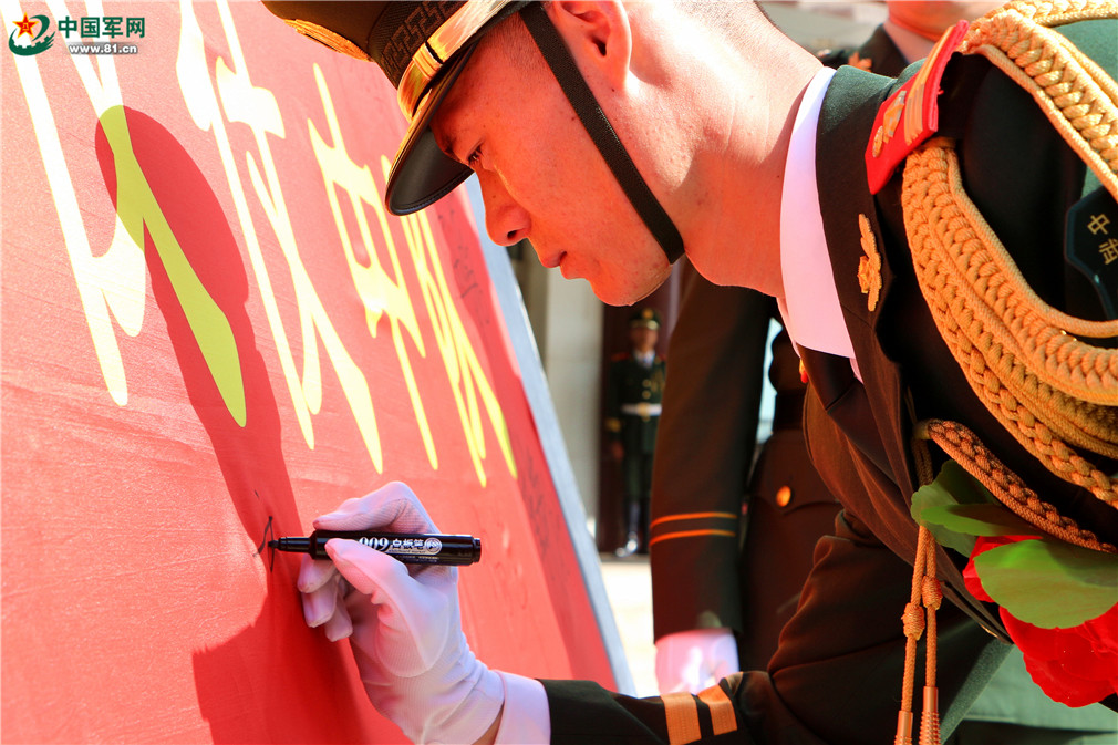 再见,最美的武警仪仗兵!