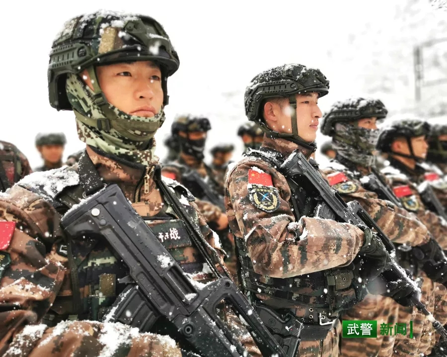 大雪遇上橄榄绿,武警官兵用坚守温暖城市