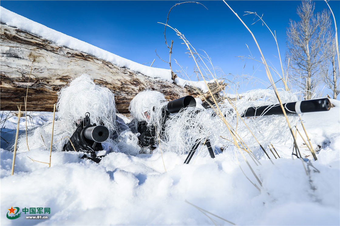雪地狙擊開進途中